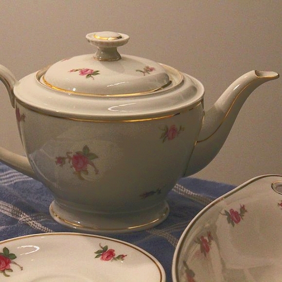 [HUTSCHENREUTHER] Rose and Gold Teapot with Dishes (4 pcs.) - Picture 5 of 16